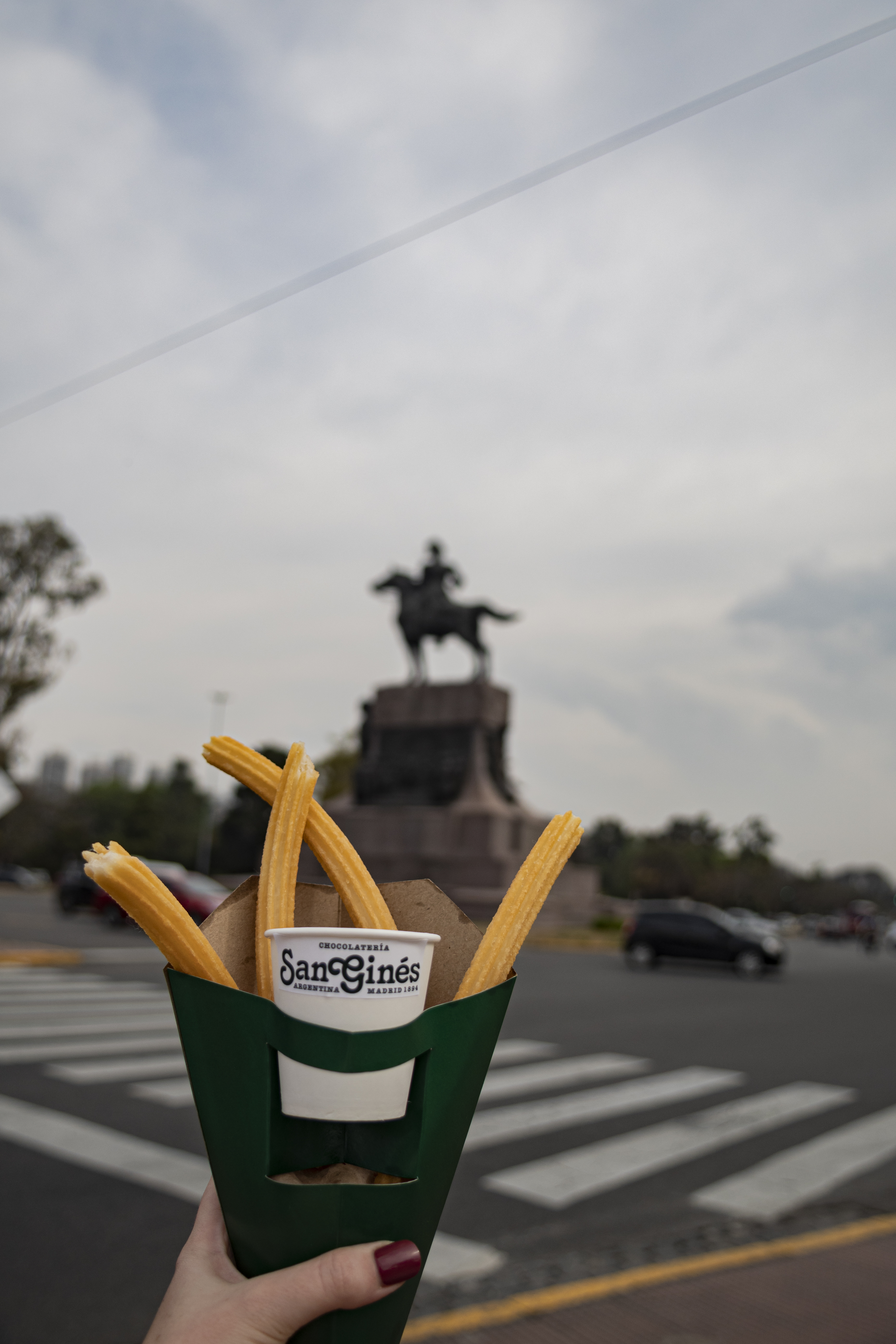 Cono de churros en la plaza Sarmiento